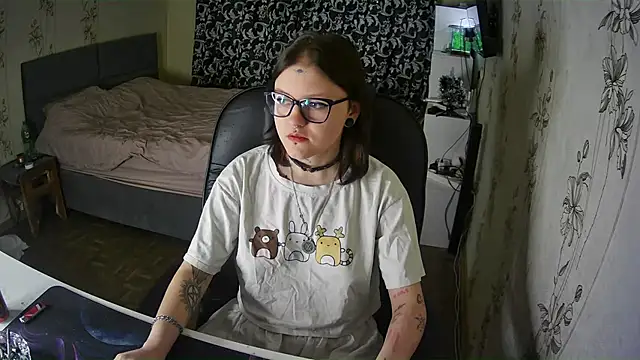 Withbeautyeyes online show from January 13, 2:10 pm