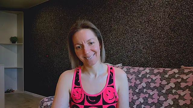 Amanda Luxe online show from March 25, 3:01 am