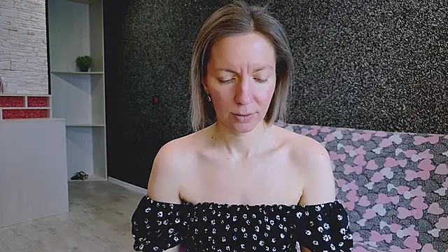 Amanda Luxe online show from March 18, 5:56 am