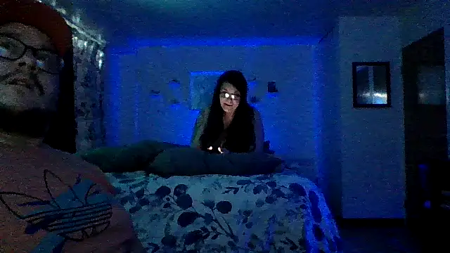 GeeKneeBee online show from January 19, 5:03 am