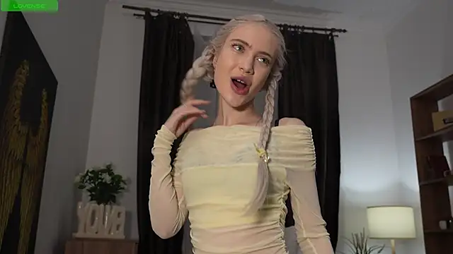 KristalCrowner online show from April 10, 7:53 pm