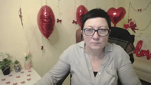 EmilyL0ve online show from February 2, 6:29 pm