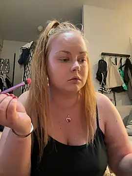 sweet-iina online show from July 6, 6:43 pm
