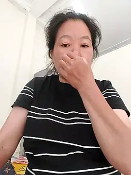 donaaa2 online show from May 14, 1:33 am