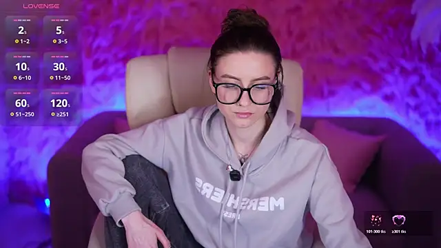 AlexaFleur online show from April 5, 7:46 pm