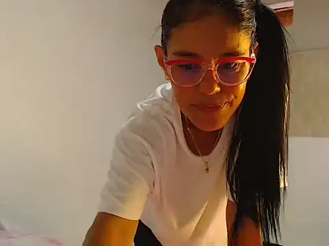 Elizabeth manzon online show from May 19, 10:39 pm