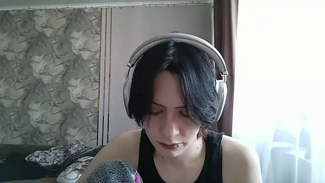 LxayBloom online show from February 11, 10:06 am