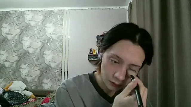 LxayBloom online show from February 14, 8:49 am