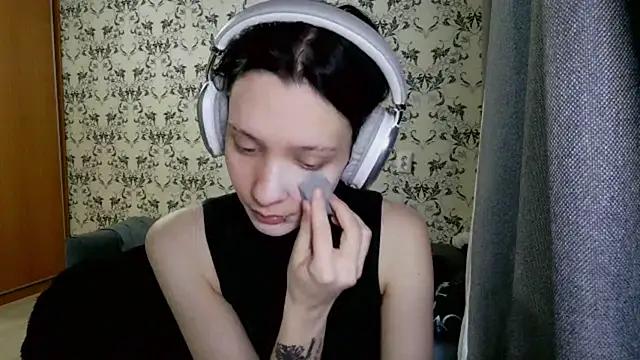 LxayBloom online show from March 4, 11:39 am