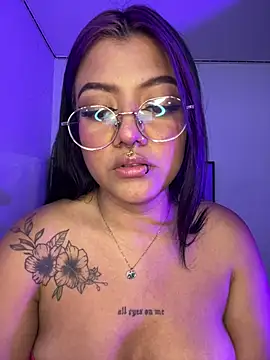 queen of you heart online show from March 26, 9:05 pm