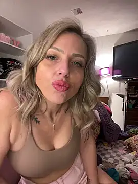 cutestlilkales online show from March 3, 1:22 am