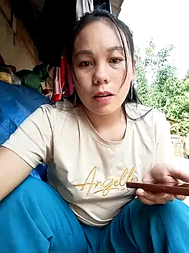 vanvan005 online show from May 15, 11:40 pm