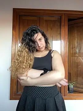 joanaguerreiru online show from June 15, 7:14 pm