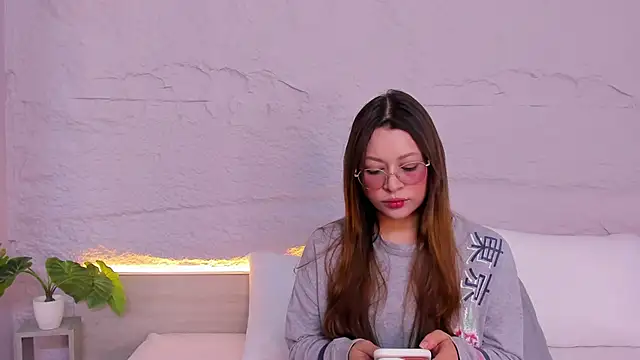 lanna 18  online show from February 3, 11:48 am