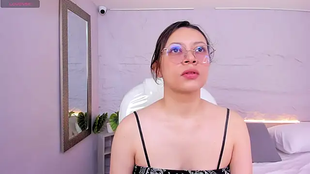 lanna 18  online show from June 1, 11:45 am