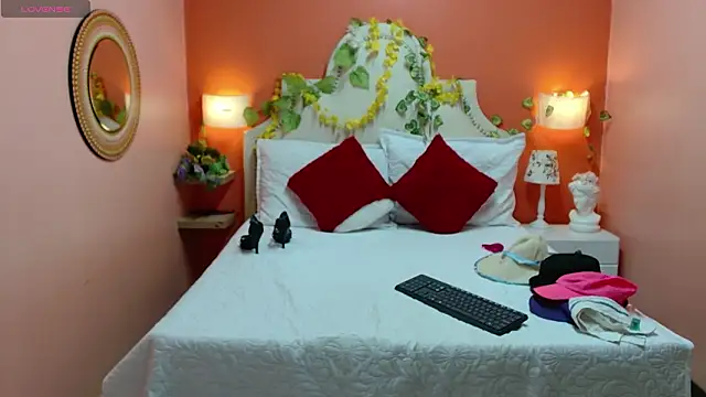 Dalila Najjar  online show from February 13, 3:13 pm