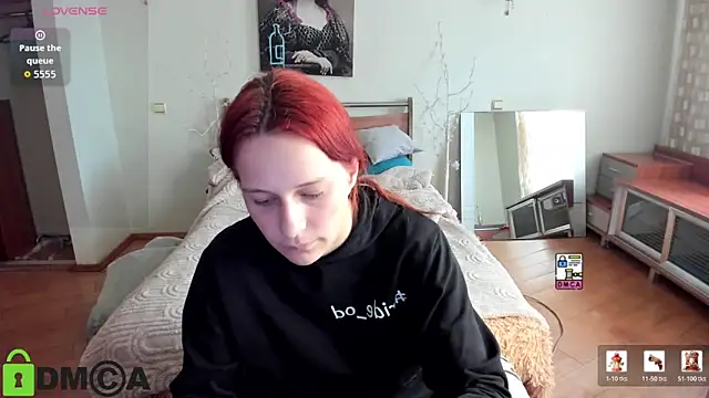 Lily Viola online show from April 4, 1:32 pm