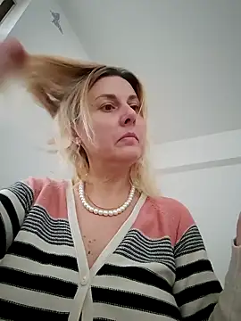 Amelia9798 online show from February 17, 8:02 am