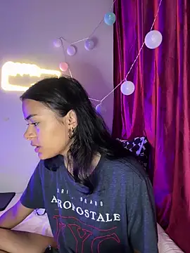 Iam Lyan  online show from March 1, 9:47 pm