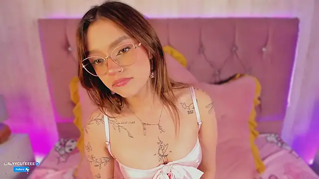 alyy cut3 online show from March 25, 8:56 pm