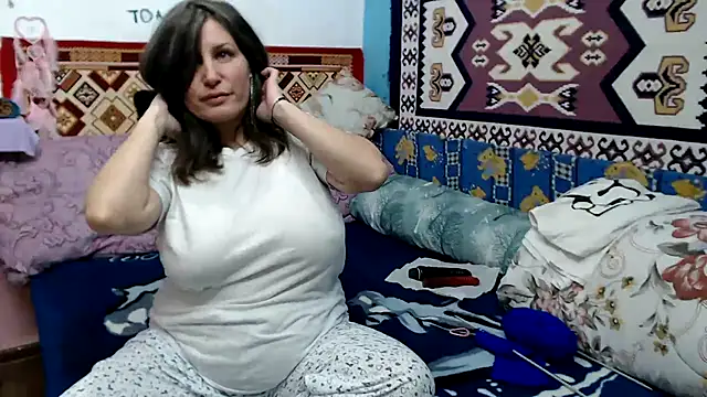 Adelinemilf online show from February 4, 9:56 am