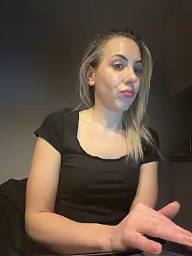 ElenaWhitmore online show from March 18, 10:37 pm