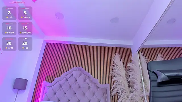 Violett hott  online show from February 26, 1:21 pm