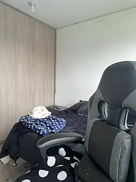 crystal dlun online show from February 14, 4:42 pm