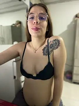 NatalyPinky online show from April 25, 2:58 am