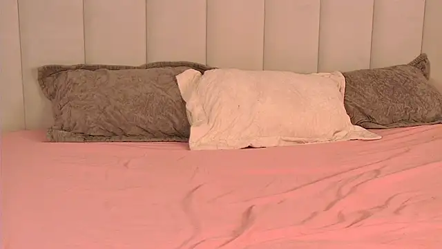 KatieRouge   online show from February 19, 11:03 pm