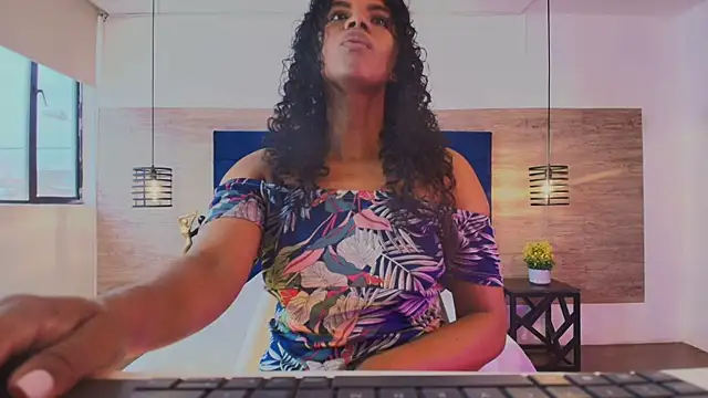 Ellie-Alves online show from April 14, 4:18 pm