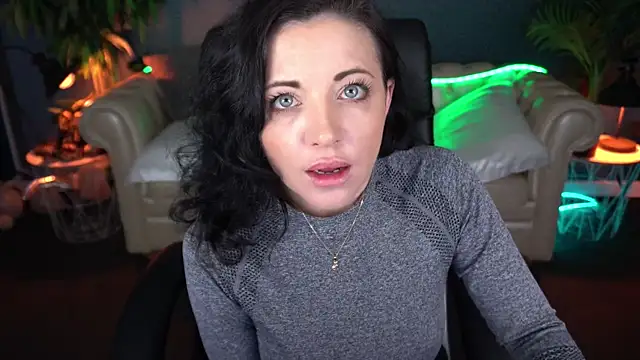 Dafni Monn online show from April 7, 5:53 am