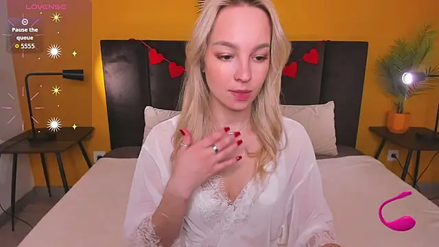 DaisyMellifluous online show from February 17, 1:38 am