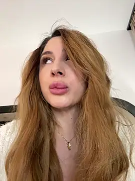 LucyBridgette online show from February 21, 9:10 am