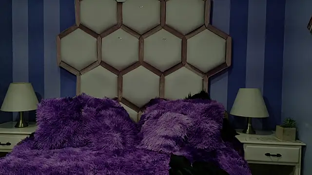 yvi taylor online show from April 13, 12:28 pm