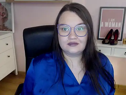 HollyDanceSoul online show from February 18, 5:50 am