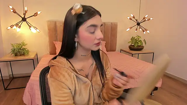 Abriil cutee online show from March 13, 11:17 pm