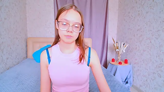 LolliStrawberry online show from April 15, 8:15 am