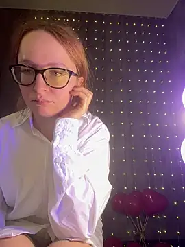 coy girl  online show from February 16, 11:10 am