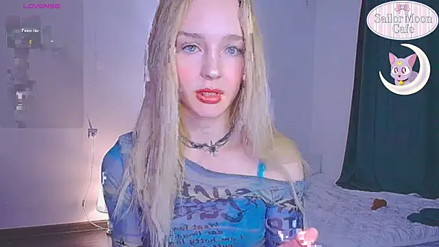 sailormoon666  online show from April 28, 12:30 am