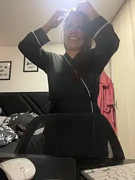 Pretty  Milf online show from May 31, 7:48 pm