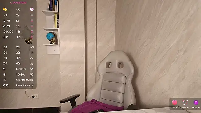 NiccolleHall online show from March 2, 1:40 pm