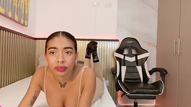 Scarlet Vixen  online show from February 4, 1:14 pm