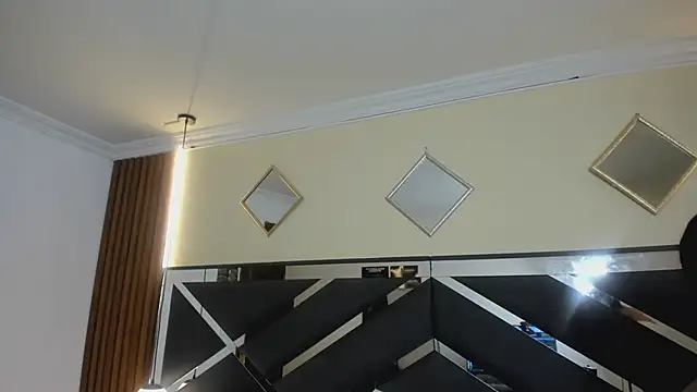 Ambarross  online show from April 11, 1:37 pm