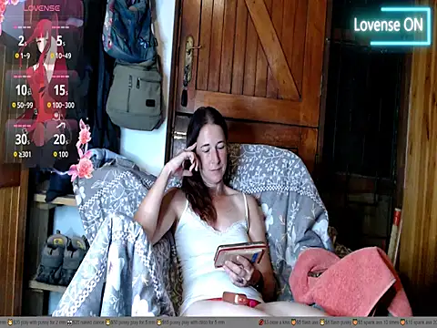 KatelinPepperworth online show from February 1, 9:13 pm