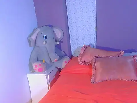 PaulinaWilliams online show from April 16, 9:39 pm