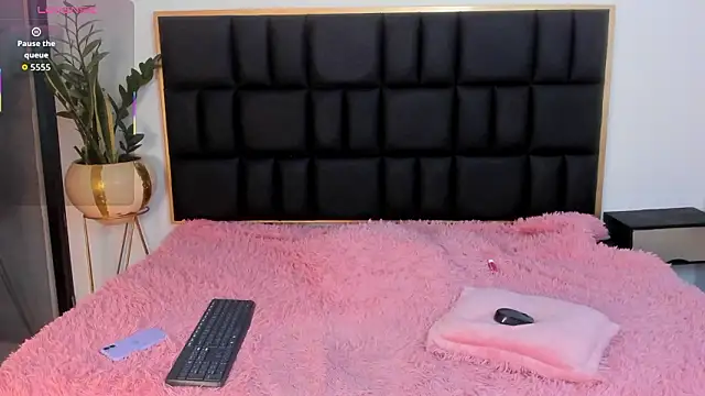 Emma collins01 online show from February 4, 3:42 am