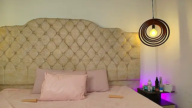 ShadowLune online show from February 4, 8:01 pm