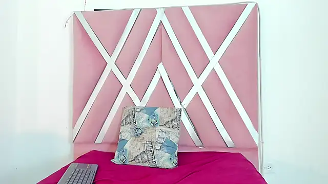 victoriavelasquez  online show from February 14, 6:54 pm