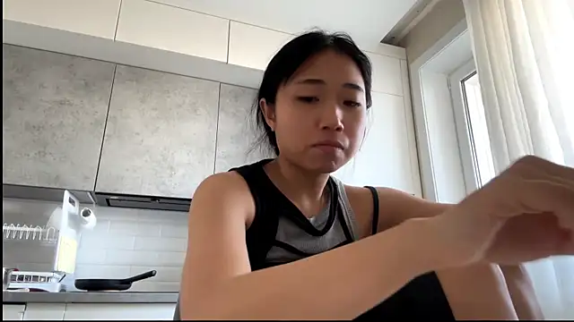 SweetMiaXO online show from April 14, 10:32 pm